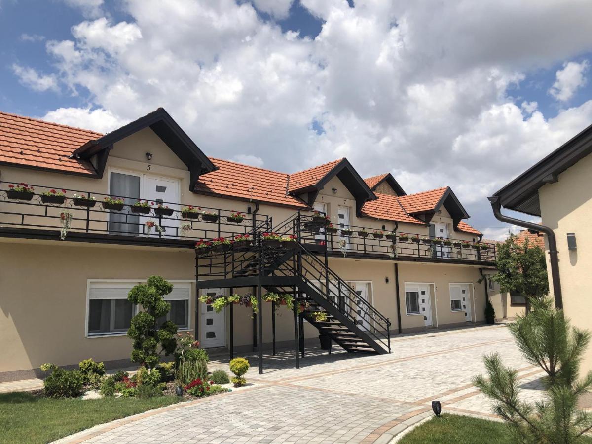 Kovac Residence Zrenjanin Bagian luar foto