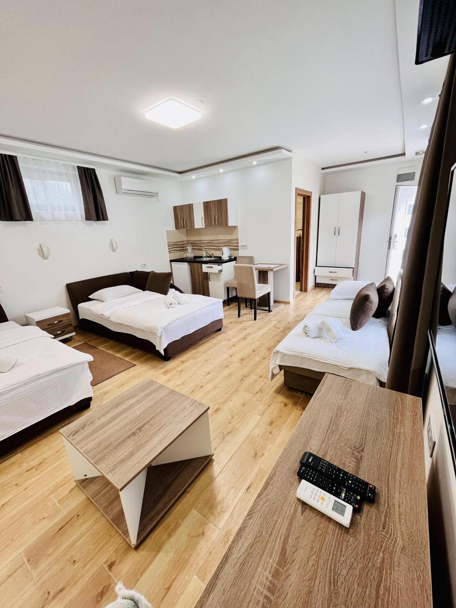 Kovac Residence Zrenjanin Bagian luar foto