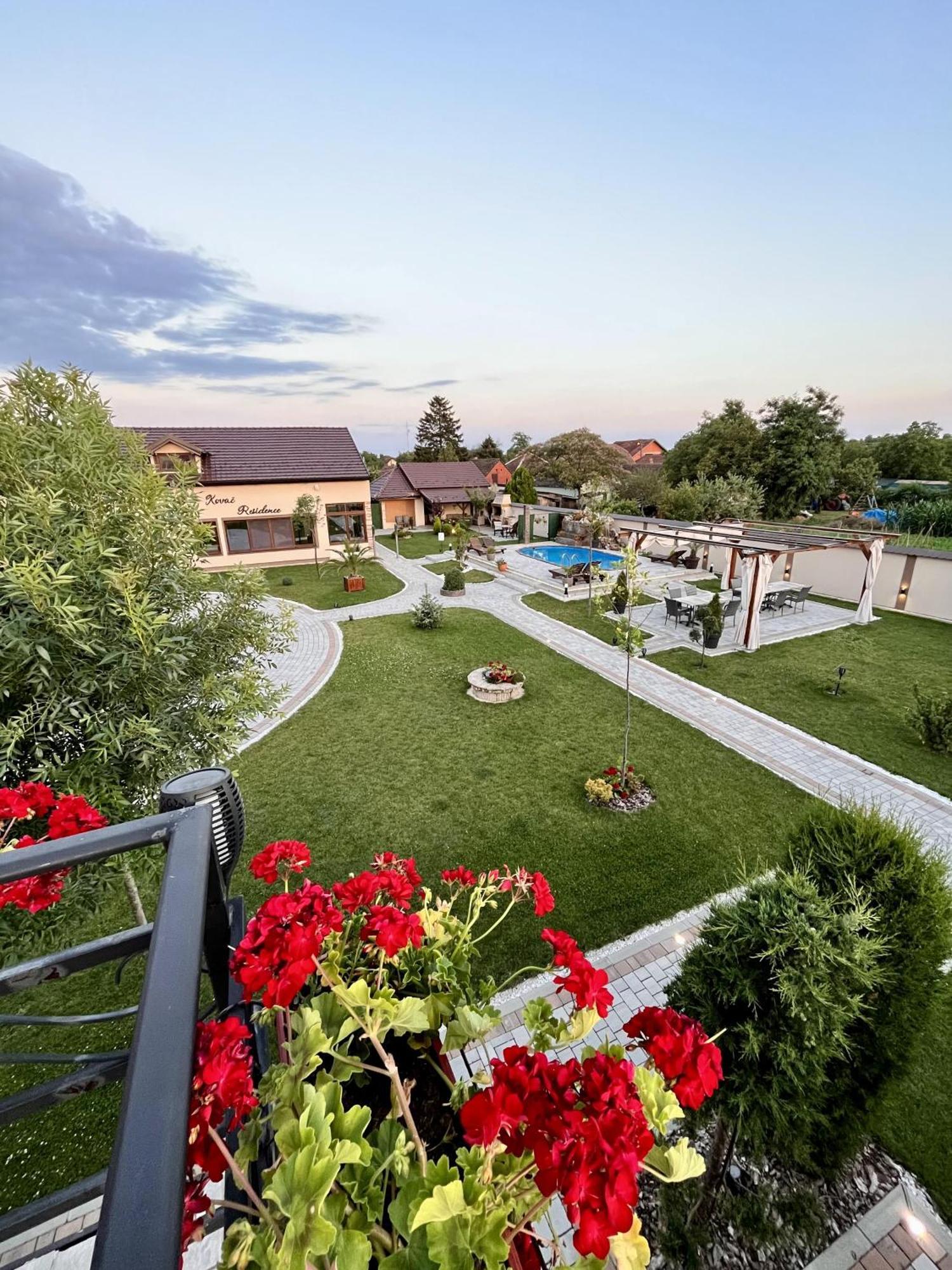 Kovac Residence Zrenjanin Bagian luar foto